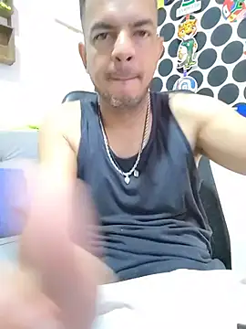 Snapshot of latinmartin73 chatting on 06/20/26, 02:53 latinmartin73 online show from 06/20/26, 02:53