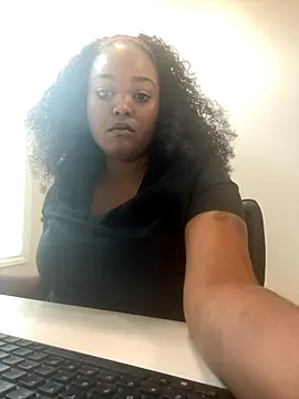 itsprettyfee online show from 09/18/25, 06:43