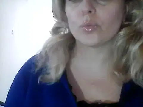 Snapshot of SweetCandy356 chatting on 03/22/25, 01:52 SweetCandy356 online show from 03/22/25, 01:52