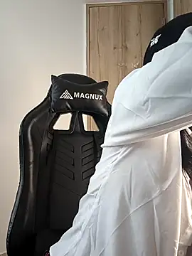 Kiitygirl online show from 10/31/25, 08:21