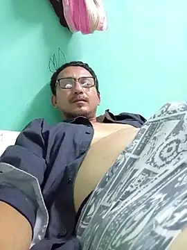 Andresguz35 online show from 12/19/25, 06:53