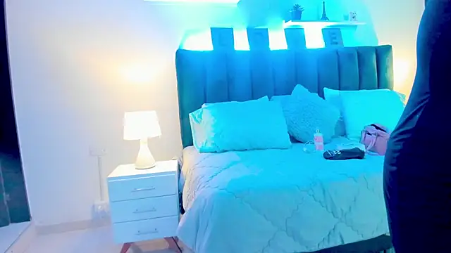 Snapshot of Mia_brunette26 chatting on 01/08/25, 03:40 Mia brunette26 online show from 01/08/25, 03:40