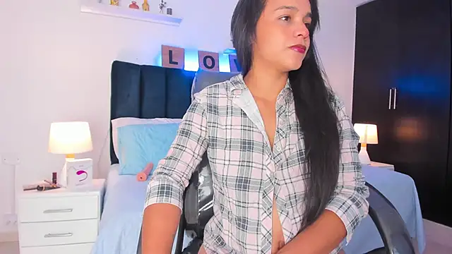 Snapshot of Mia_brunette26 chatting on 01/17/25, 03:12 Mia brunette26 online show from 01/17/25, 03:12