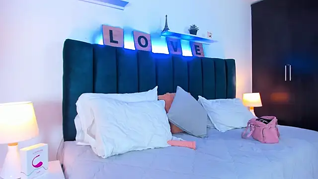 Snapshot of Mia_brunette26 chatting on 01/21/25, 02:22 Mia brunette26 online show from 01/21/25, 02:22