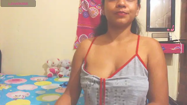 Snapshot of Mia_brunette26 chatting on 02/05/25, 08:32 Mia brunette26 online show from 02/05/25, 08:32