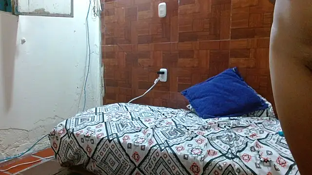 Snapshot of Mia_brunette26 chatting on 02/20/25, 02:18 Mia brunette26 online show from 02/20/25, 02:18