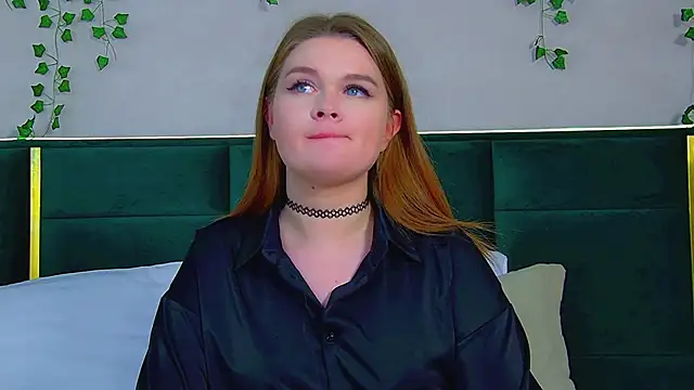 CrystalLyons online show from 03/12/25, 09:13