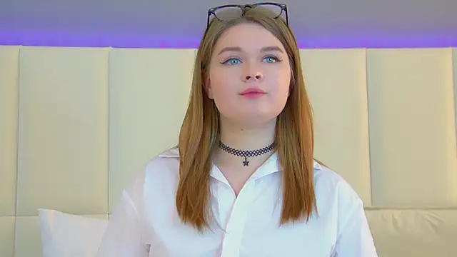 CrystalLyons online show from 03/18/25, 09:31