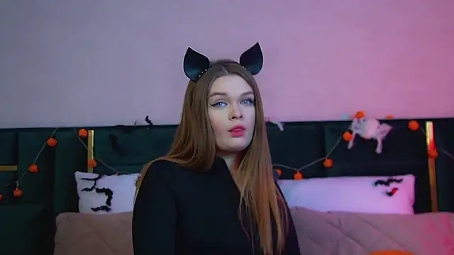 CrystalLyons online show from 10/27/25, 06:12