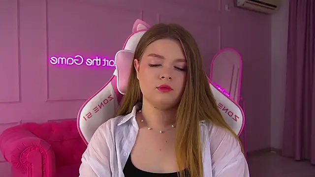 CrystalLyons online show from 11/30/25, 06:17