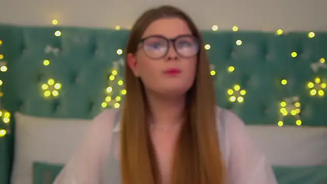 CrystalLyons online show from 12/05/25, 12:03