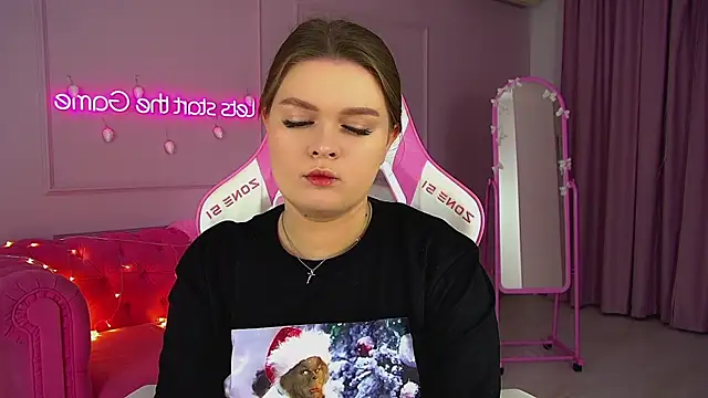 CrystalLyons online show from 12/21/25, 06:20