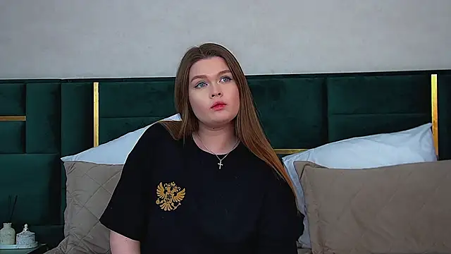 CrystalLyons online show from 02/17/26, 06:03