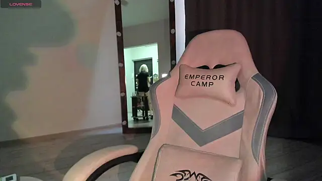 Lana Younes online show from 11/04/25, 01:21