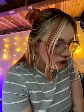 SophiaWeestt99 online show from 11/28/25, 03:09