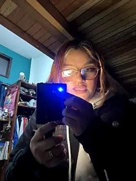 SophiaWeestt99 online show from 12/04/25, 04:11