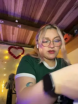 SophiaWeestt99 online show from 02/18/26, 04:41