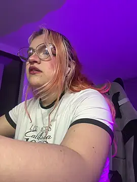 Snapshot of SophiaWeestt99 chatting on 07/07/26, 02:14 SophiaWeestt99 online show from 07/07/26, 02:14