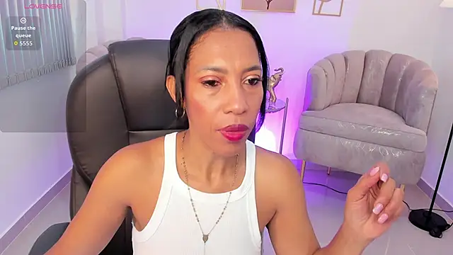 Snapshot of Shantaall_ chatting on 10/11/25, 02:48 Shantaall online show from 10/11/25, 02:48