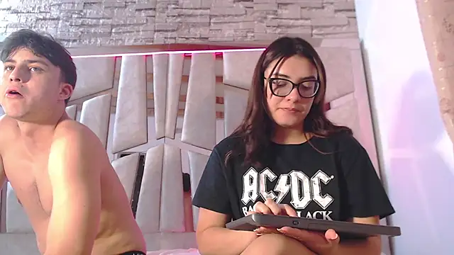 Snapshot of mia_and_austin chatting on 02/07/25, 05:52 mia and austin online show from 02/07/25, 05:52