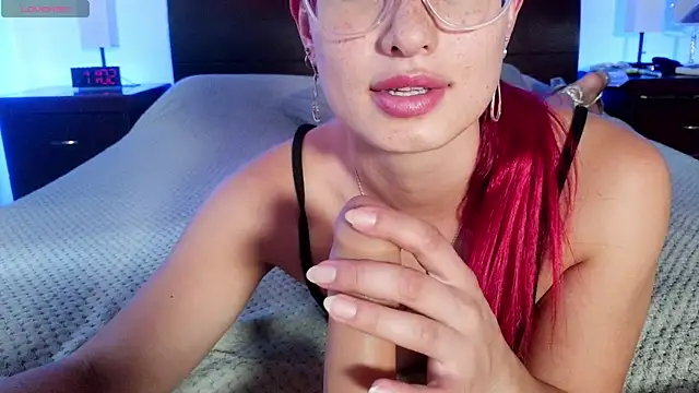 Snapshot of luccycollins_ chatting on 06/06/26, 04:01 luccycollins online show from 06/06/26, 04:01