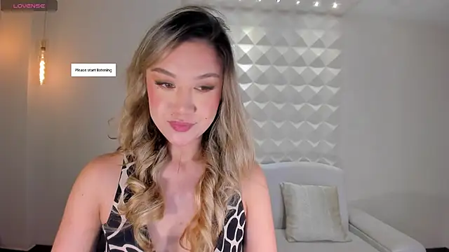 Snapshot of RebeccaHudson chatting on 05/03/26, 10:54 RebeccaHudson online show from 05/03/26, 10:54