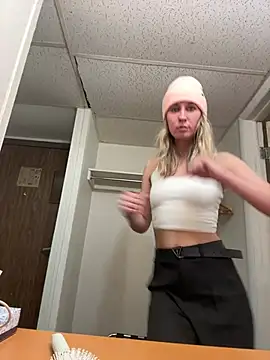 Snapshot of M1ssyk1ssy chatting on 12/29/24, 03:33 M1ssyk1ssy online show from 12/29/24, 03:33