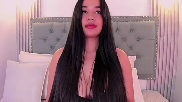 Snapshot of Aitana98_ chatting on 02/19/25, 04:44 Aitana98  online show from 02/19/25, 04:44