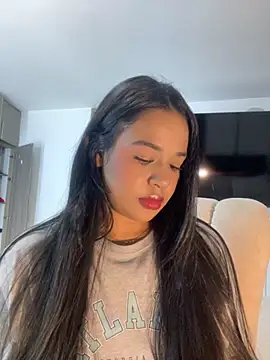 Snapshot of Aitana98_ chatting on 09/14/25, 02:22 Aitana98  online show from 09/14/25, 02:22