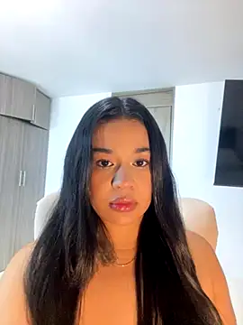 Snapshot of Aitana98_ chatting on 10/05/25, 02:21 Aitana98  online show from 10/05/25, 02:21