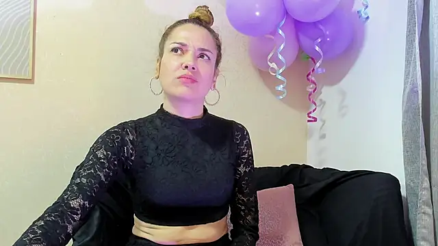 camilawm19 online show from 03/20/25, 03:56