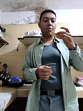 Snapshot of Morenocosta12 chatting on 11/12/25, 04:13 Morenocosta12 online show from 11/12/25, 04:13