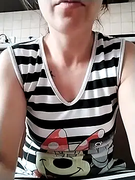 Snapshot of ladyrrr chatting on 07/22/26, 10:07 ladyrrr online show from 07/22/26, 10:07