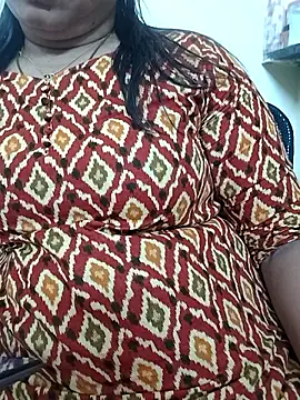 Snapshot of gaurika18 chatting on 10/17/25, 05:04 gaurika18 online show from 10/17/25, 05:04