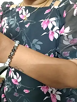 Snapshot of gaurika18 chatting on 10/24/25, 05:59 gaurika18 online show from 10/24/25, 05:59