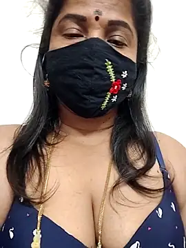 Snapshot of gaurika18 chatting on 05/11/26, 03:07 gaurika18 online show from 05/11/26, 03:07
