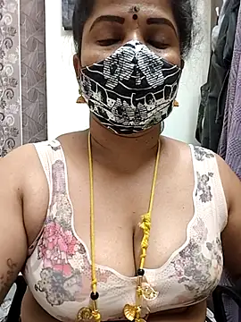 Snapshot of gaurika18 chatting on 05/24/26, 05:40 gaurika18 online show from 05/24/26, 05:40