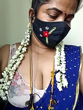 Snapshot of gaurika18 chatting on 06/10/26, 04:34 gaurika18 online show from 06/10/26, 04:34