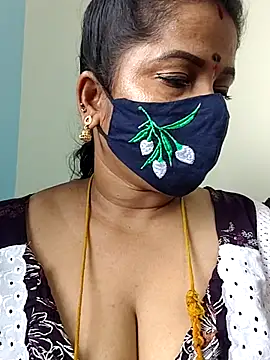 Snapshot of gaurika18 chatting on 06/12/26, 04:55 gaurika18 online show from 06/12/26, 04:55