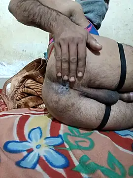 Snapshot of Newalcock chatting on 12/25/24, 03:28 Newalcock online show from 12/25/24, 03:28