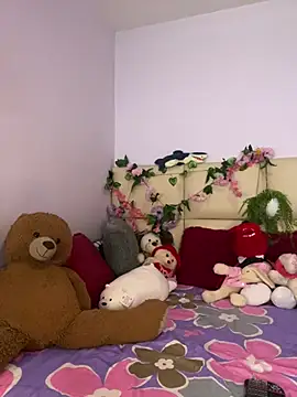 Snapshot of kymmgolden chatting on 05/15/26, 12:12 kymmgolden online show from 05/15/26, 12:12