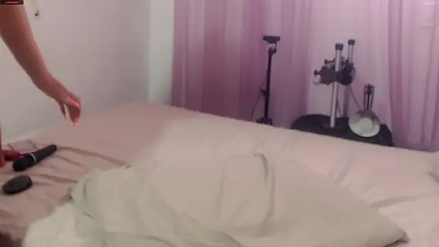 Victoria Luxe online show from 02/20/25, 12:36