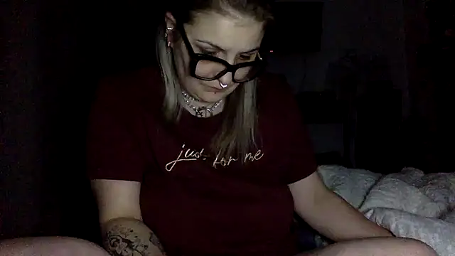 Snapshot of vanillesoumise chatting on 02/06/25, 09:00 vanillesoumise online show from 02/06/25, 09:00