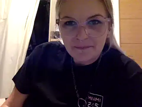 Snapshot of vanillesoumise chatting on 09/14/25, 07:13 vanillesoumise online show from 09/14/25, 07:13