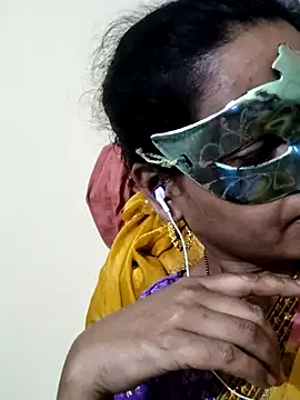 Snapshot of anuradha1432 chatting on 03/20/25, 12:53 anuradha1432 online show from 03/20/25, 12:53