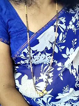 Snapshot of anuradha1432 chatting on 09/22/25, 08:27 anuradha1432 online show from 09/22/25, 08:27