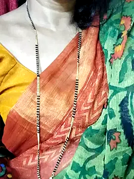 Snapshot of anuradha1432 chatting on 10/26/25, 09:15 anuradha1432 online show from 10/26/25, 09:15