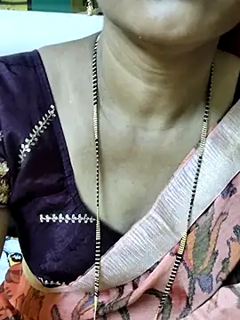 Snapshot of anuradha1432 chatting on 10/30/25, 05:02 anuradha1432 online show from 10/30/25, 05:02