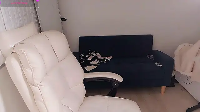 Snapshot of who_Lilly chatting on 09/21/25, 06:04 who Lilly online show from 09/21/25, 06:04