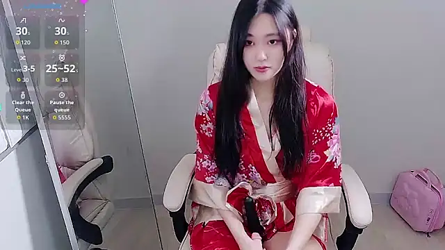 Snapshot of who_Lilly chatting on 10/25/25, 02:02 who Lilly online show from 10/25/25, 02:02